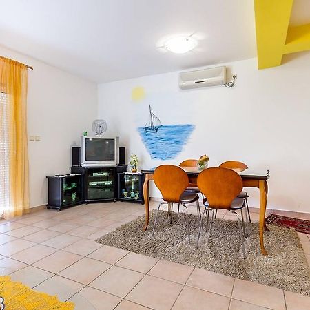 Apartment Ellis Premantura Exterior photo