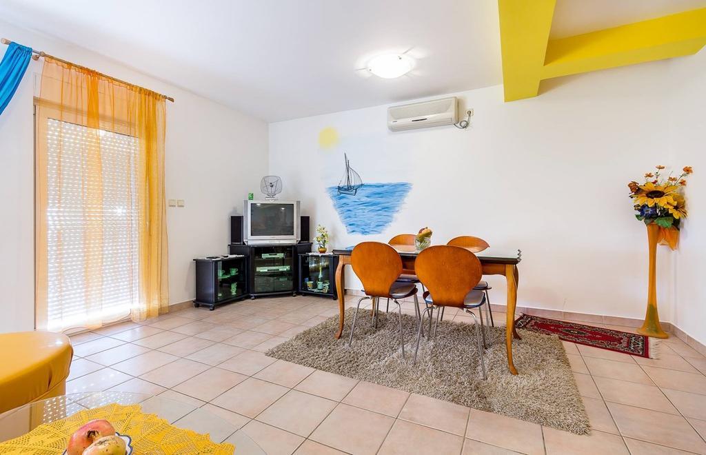 Apartment Ellis Premantura Exterior photo